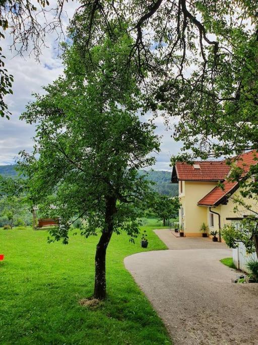 Charmantes Ferienhaus In Bester Lage Keutschach am See Ngoại thất bức ảnh